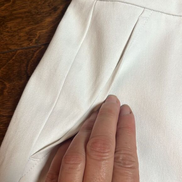 Spanx Classic 6” White Shorts, size XS - Picture 2 of 9